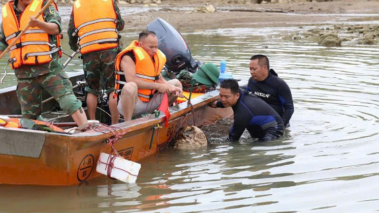 Ngay sau khi phát hiện, lực lượng chức năng của Bộ Chỉ huy Quân sự tỉnh Hòa Bình đã khẩn trương đưa số bom, đạn về nơi an toàn để chuẩn bị các phương án hủy nổ theo quy định.