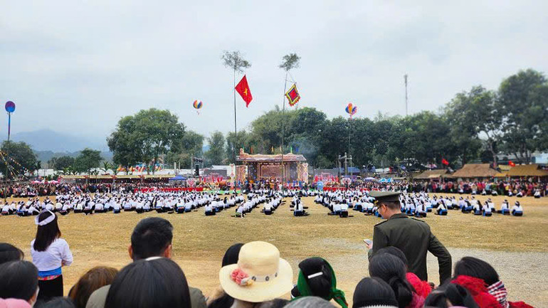 Hơn 600 nghệ nhân trình diễn chiêng tham gia Lễ hội.