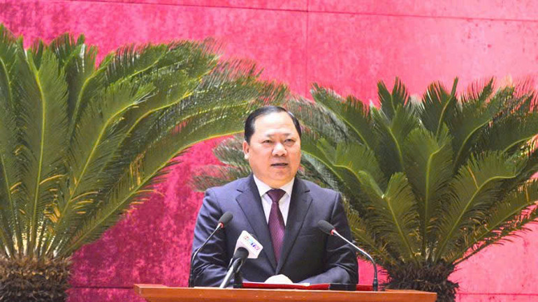 Bí thư Tỉnh ủy Hòa Bình Nguyễn Phi Long phát biểu tại hội nghị.