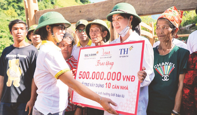 Doanh nghiệp ủng hộ xây dựng lại nhà cho nhân dân vùng bị lũ quét tại Kỳ Sơn – Nghệ An, tháng 10/2022.