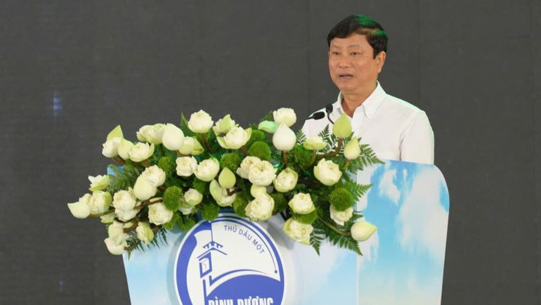 Chủ tịch Ủy ban nhân dân tỉnh Bình Dương Võ Văn Minh phát biểu ý kiến tại Lễ phát động Tết trồng cây.