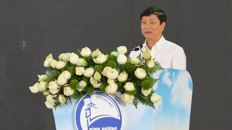 Chủ tịch Ủy ban nhân dân tỉnh Bình Dương Võ Văn Minh phát biểu ý kiến tại Lễ phát động Tết trồng cây.