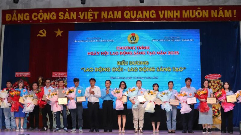 Biểu dương các cá nhân tiêu biểu trong phong trào "Lao động giỏi, lao động sáng tạo".
