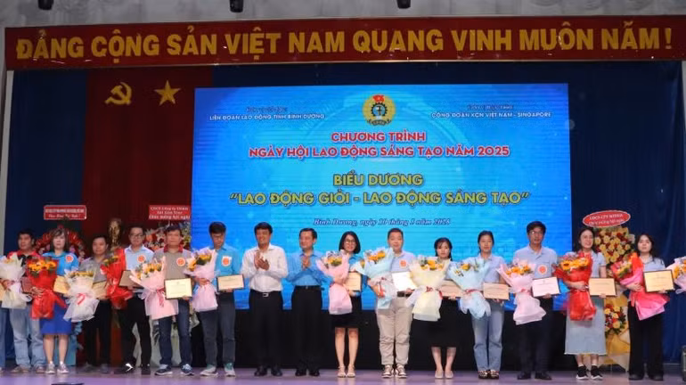 Biểu dương các cá nhân tiêu biểu trong phong trào "Lao động giỏi, lao động sáng tạo".