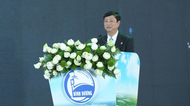 Chủ tịch Ủy ban nhân dân tỉnh Bình Dương Võ Văn Minh phát biểu ý kiến tại lễ động thổ.