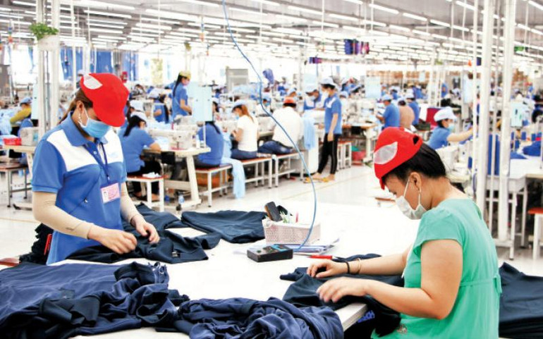 Hoạt động sản xuất tại Nhà máy may Vinatex Bạc Liêu trong khu công nghiệp Trà Kha, tỉnh Bạc Liêu. Ảnh: Chanh Đa