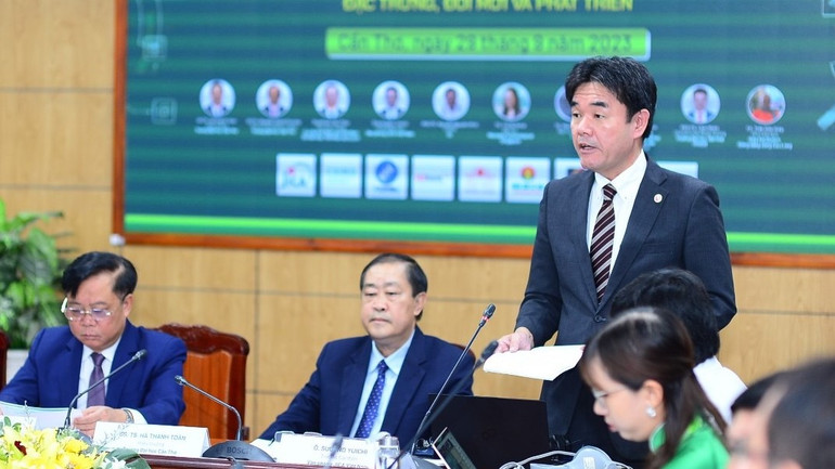 Trưởng đại diện Văn phòng JICA Việt Nam - ông Yuichi Sugano phát biểu tại tọa đàm. Trưởng đại diện Văn phòng JICA Việt Nam - ông Yuichi Sugano phát biểu tại tọa đàm.