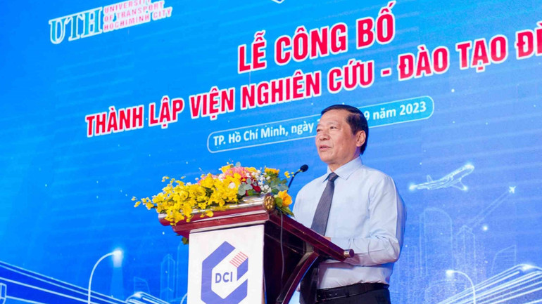 Ông Lại Xuân Môn, Ủy viên Trung ương Đảng, Phó Trưởng Ban Thường trực Ban Tuyên Giáo Trung ương phát biểu tại buổi lễ.