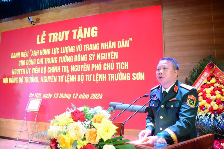 Thiếu tướng Nguyễn Hữu Ngọc, Tư lệnh Binh đoàn 12, phát biểu tại buổi lễ.