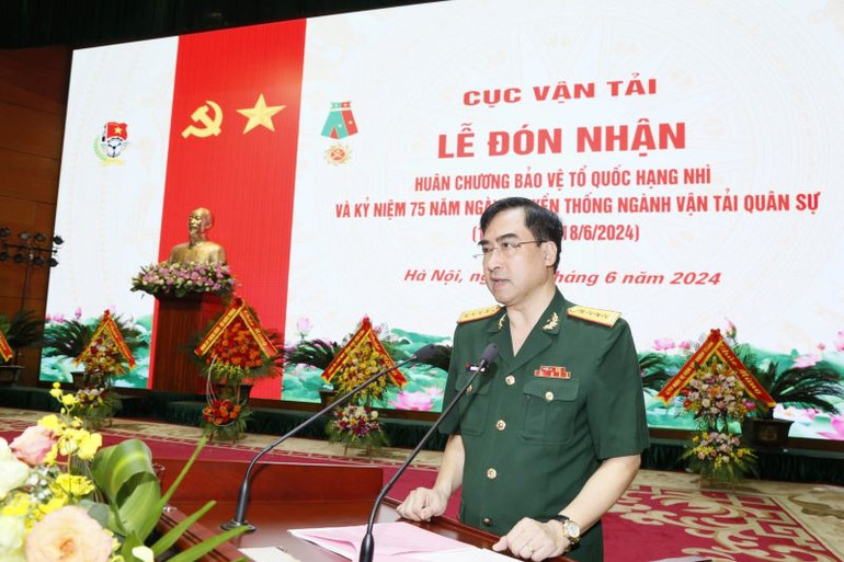 Đại tá Nguyễn Hoàng Nam, Cục trưởng Cục Vận tải-Tổng cục Hậu cần trình bày Diễn văn tại buổi lễ. Đại tá Nguyễn Hoàng Nam, Cục trưởng Cục Vận tải-Tổng cục Hậu cần trình bày Diễn văn tại buổi lễ.