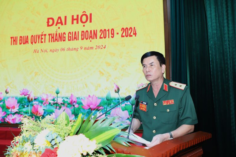 Trung tướng Đỗ Văn Thiện, Bí thư Đảng ủy, Chính ủy Tổng cục Hậu cần phát biểu tại Đại hội.