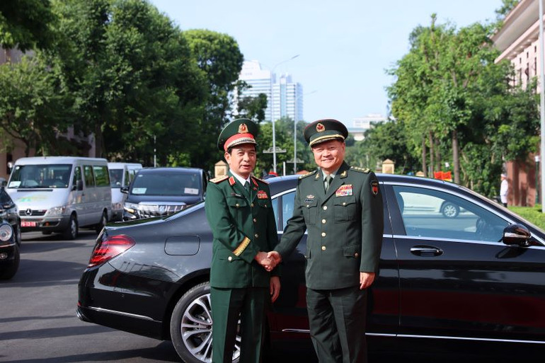 Đại tướng Phan Văn Giang chào đón Thượng tướng Trương Hựu Hiệp, Ủy viên Bộ Chính trị, Phó Chủ tịch Quân ủy Trung ương Trung Quốc dẫn đầu Đoàn đại biểu đến thăm chính thức Việt Nam.