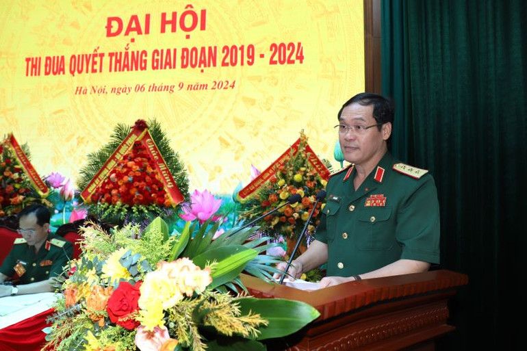 Thượng tướng Vũ Hải Sản, Ủy viên Trung ương Đảng, Thứ trưởng Quốc phòng phát biểu ý kiến tại Đại hội.