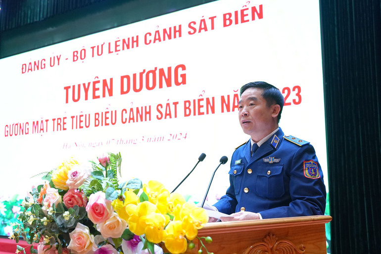 Trung tướng Bùi Quốc Oai, Bí thư Đảng ủy, Chính ủy Cảnh sát biển phát biểu tại buổi tuyên dương.