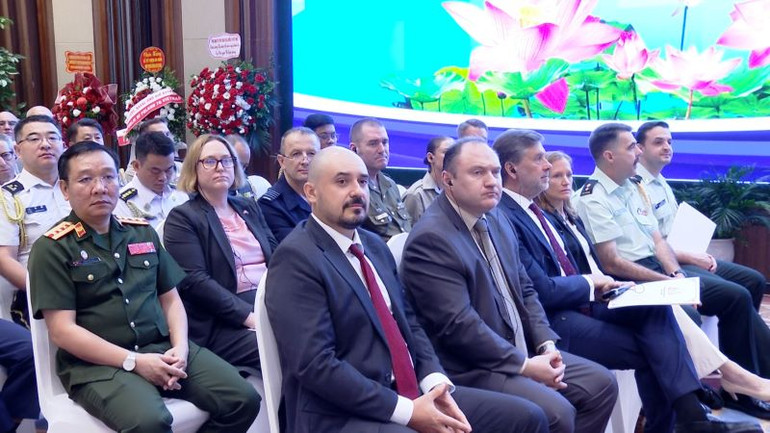 Các đại biểu khách quốc tế tham dự buổi lễ.