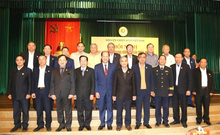 Đại diện Thường vụ Trung ương Hội Cựu chiến binh Việt Nam cùng các đại biểu dự Hội nghị.