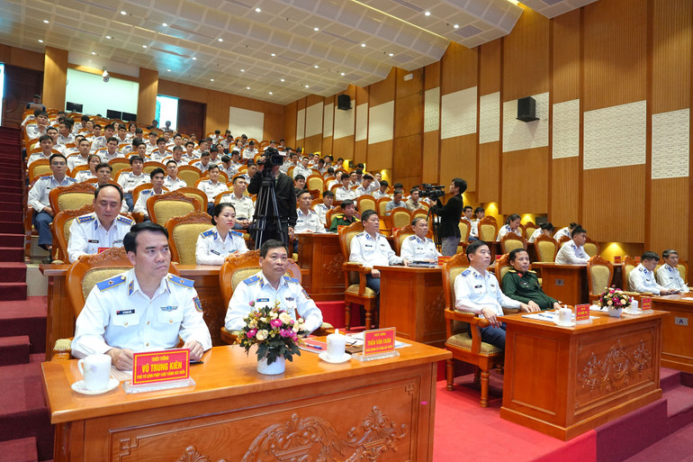 Các đại biểu tham dự buổi tọa đàm.