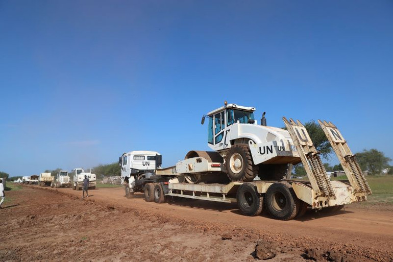 Ngay sau Lễ ra quân, Đội Công binh số 3 của Việt Nam đã tổ chức lực lượng đi làm đường và đi cứu hộ. (Nguồn: Đội Công binh số 3)