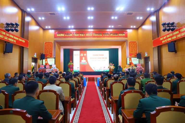 Quang cảnh buổi lễ. Quang cảnh buổi lễ.