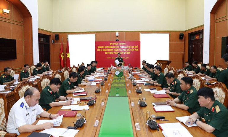 Quang cảnh buổi làm việc.