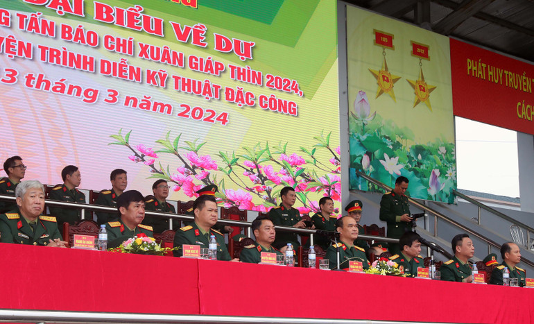 Các đại biểu tham dự buổi gặp mặt.