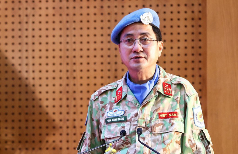 Đại tá Phạm Mạnh Thắng, Cục trưởng Cục Gìn giữ hòa bình Việt Nam đọc diễn văn tại buổi lễ.