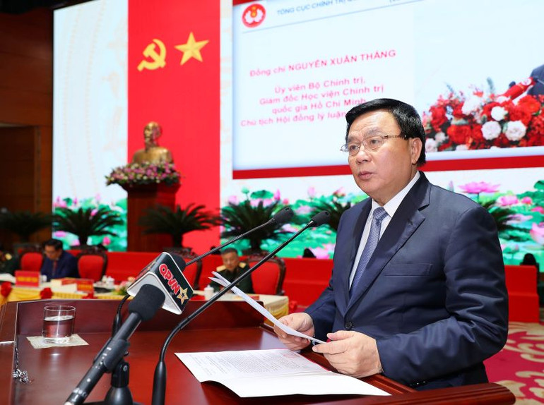 Đồng chí Nguyễn Xuân Thắng phát biểu kết luận và bế mạc Hội thảo.