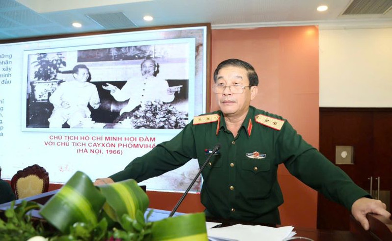 Trung tướng Trương Thiên Tô trình bày báo cáo đề dẫn hội thảo. Trung tướng Trương Thiên Tô trình bày báo cáo đề dẫn hội thảo.