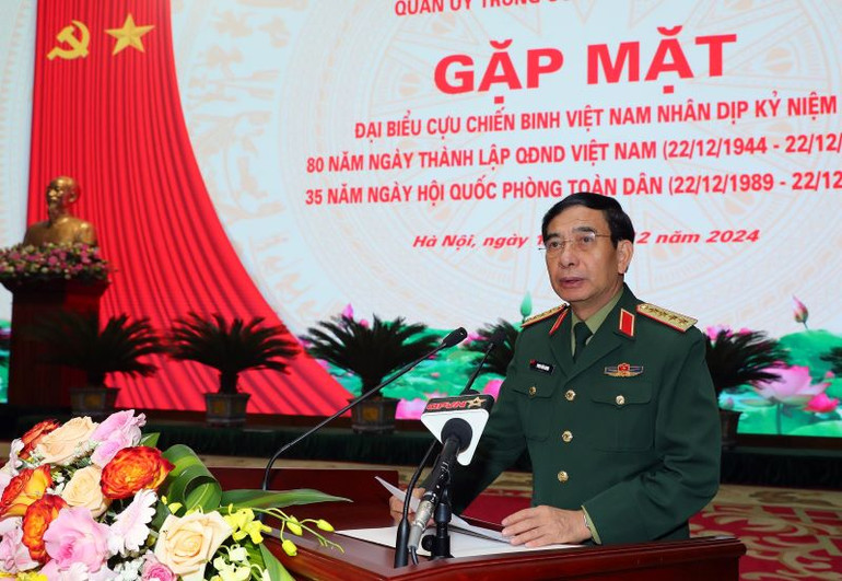 Đại tướng Phan Văn Giang phát biểu ý kiến tại buổi gặp mặt.