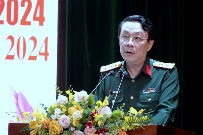 Đại tá Nguyễn Xuân Thủy, Phó Cục trưởng Cục Tuyên huấn phát biểu tại buổi Họp báo.