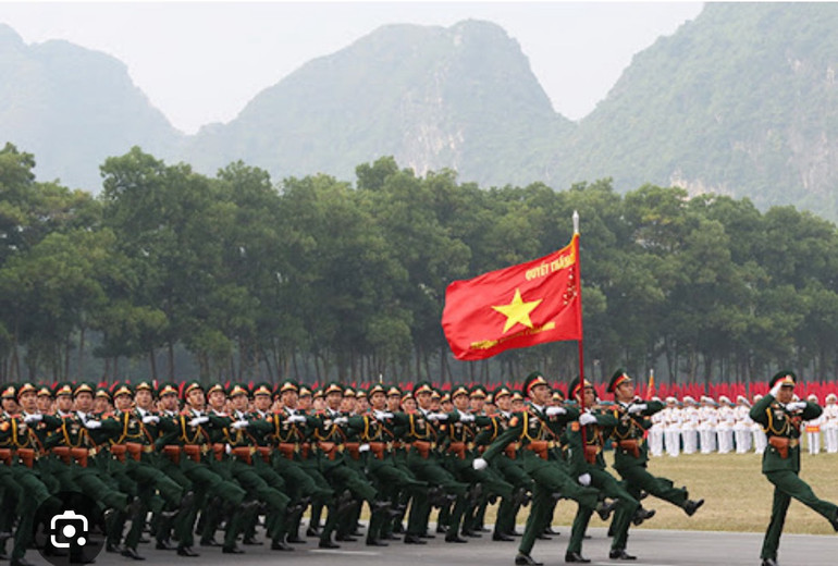 Các khối thực hiện diễu binh, diễu hành.