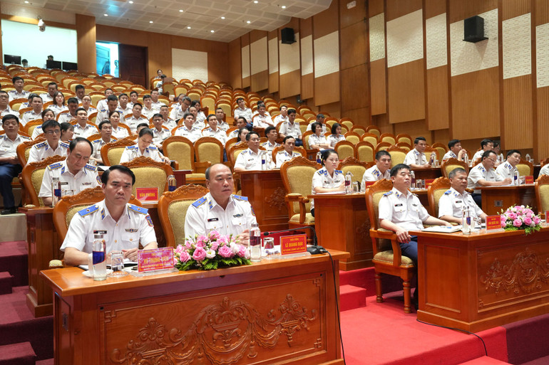 Các đại biểu tham dự hội nghị.