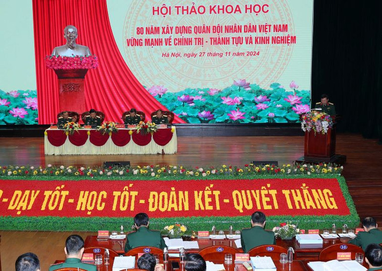 Đoàn Chủ tịch Hội thảo.
