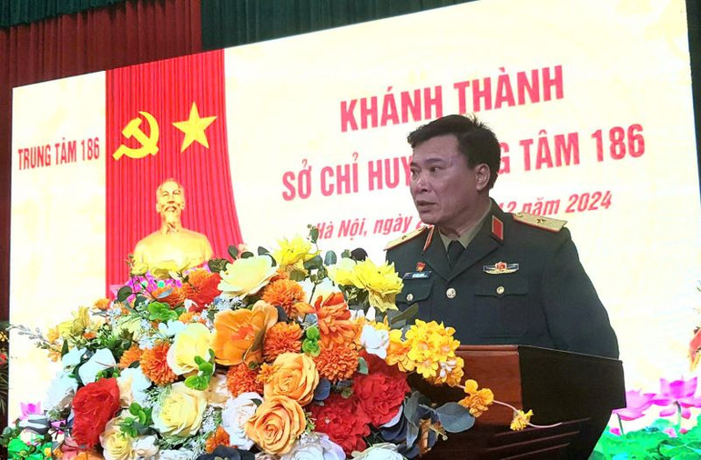 Thiếu tướng Vũ Hữu Hanh, Tư lệnh Bộ Tư lệnh 86 phát biểu ý kiến tại buổi lễ. Thiếu tướng Vũ Hữu Hanh, Tư lệnh Bộ Tư lệnh 86 phát biểu ý kiến tại buổi lễ.