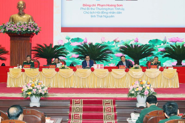 Đoàn Chủ tịch Hội thảo.