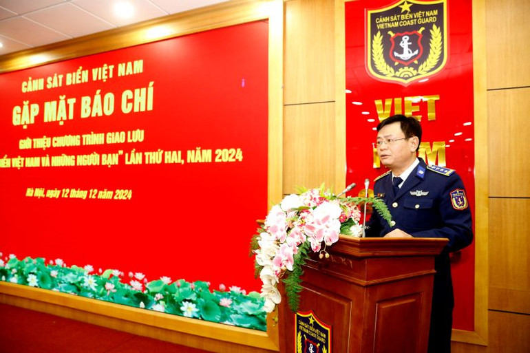 Đại tá Lê Huy, Phó Chủ nhiệm Chính trị Cảnh sát biển Việt Nam giới thiệu về Chương trình giao lưu.