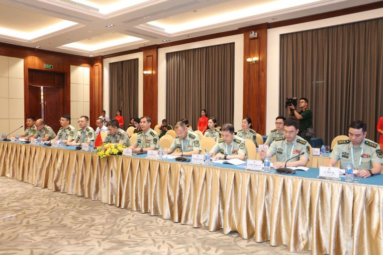 Đoàn đại biểu Cục Cảnh sát biển Trung Quốc tại Hội đàm.