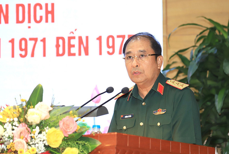 Thượng tướng Phùng Sĩ Tấn phát biểu tại hội thảo. Thượng tướng Phùng Sĩ Tấn phát biểu tại hội thảo.