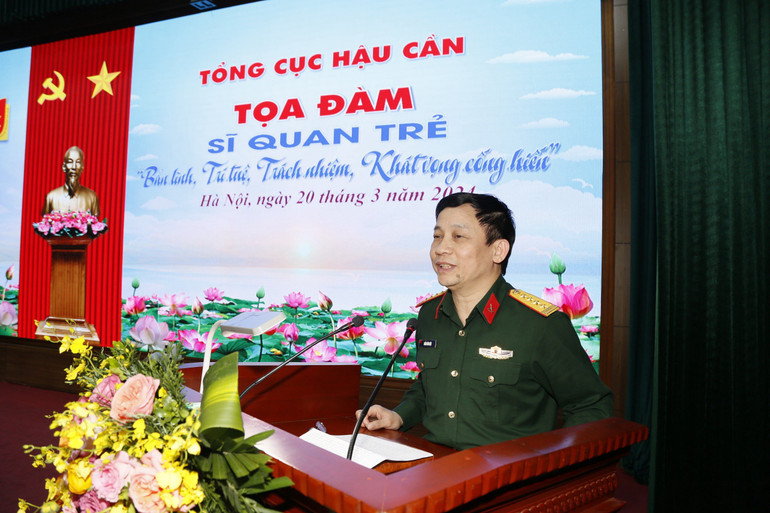 Đại tá Trần Văn Liệu, Bí thư Đảng ủy, Chính ủy Cục Vận tải tham mưu, đề xuất nhiều giải pháp nhằm phát huy vai trò của đội ngũ sĩ quan trẻ.