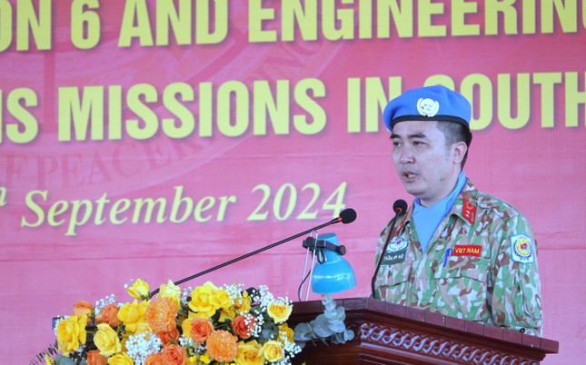 Trung tá Trần Anh Đức, Giám đốc Bệnh viện dã chiến cấp 2 số 6 phát biểu tại lễ xuất quân.