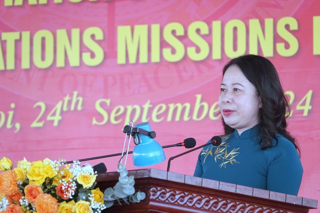 Phó Chủ tịch nước Võ Thị Ánh Xuân phát biểu động viên cán bộ, nhân viên hai đơn vị trước lúc lên đường thực hiện nhiệm vụ gìn giữ hòa bình Liên hợp quốc.