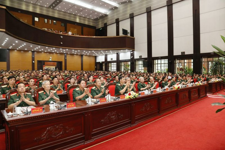 Các đại biểu tham dự buổi lễ. Các đại biểu tham dự buổi lễ.