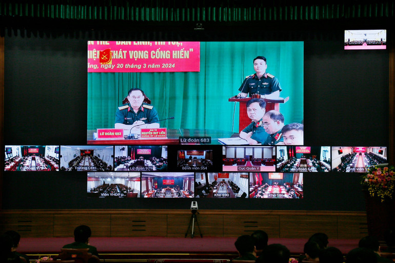 Đại úy Đặng Trường Sơn, Trưởng Phân kho A1, Kho 182, Cục Xăng dầu phát biểu tại tọa đàm.