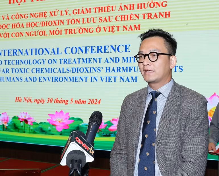 Ông Nguyễn Mạnh Cường, đại diện Cơ quan Phát triển quốc tế Hoa Kỳ phát biểu tham luận tại hội thảo.