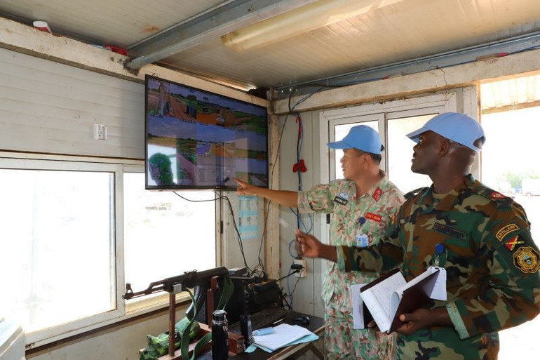 Đoàn công tác của Phái bộ UNISFA kiểm tra công tác sẵn sàng chiến đấu của Đội Công binh Việt Nam.