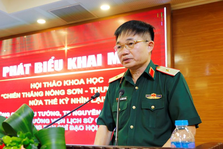 Thiếu tướng Nguyễn Hoàng Nhiên, Viện trưởng Viện Lịch sử Quân sự phát biểu khai mạc Hội thảo.