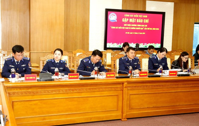 Đại biểu các cơ quan chức năng Bộ Tư lệnh Cảnh sát biển Việt Nam.