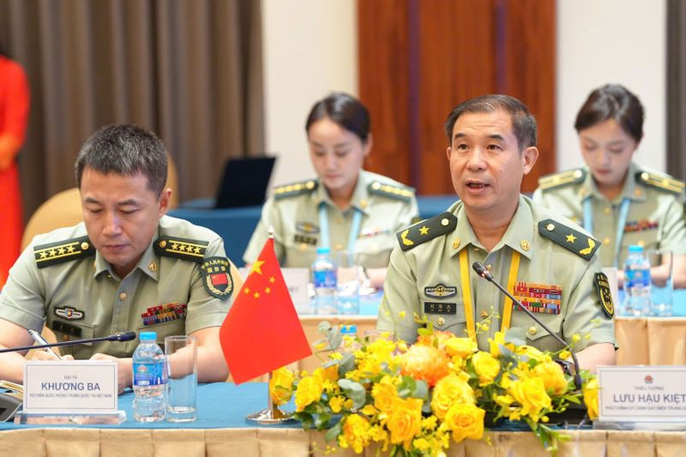 Thiếu tướng Lưu Hậu Kiệt, Phó Chính ủy Cục Cảnh sát biển Trung Quốc phát biểu tại Hội đàm.