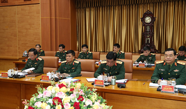 Các đại biểu dự buổi làm việc.