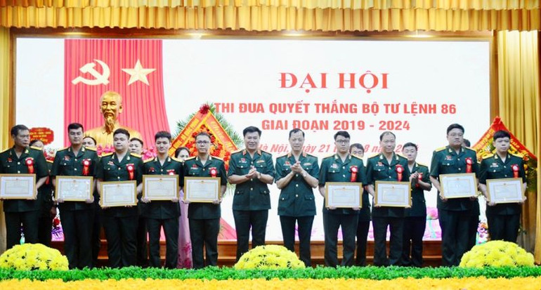 Bộ Tư lệnh 86 tuyên dương các điển hình tiên tiến trong phong trào thi đua quyết thắng, giai đoạn 2019-2024.